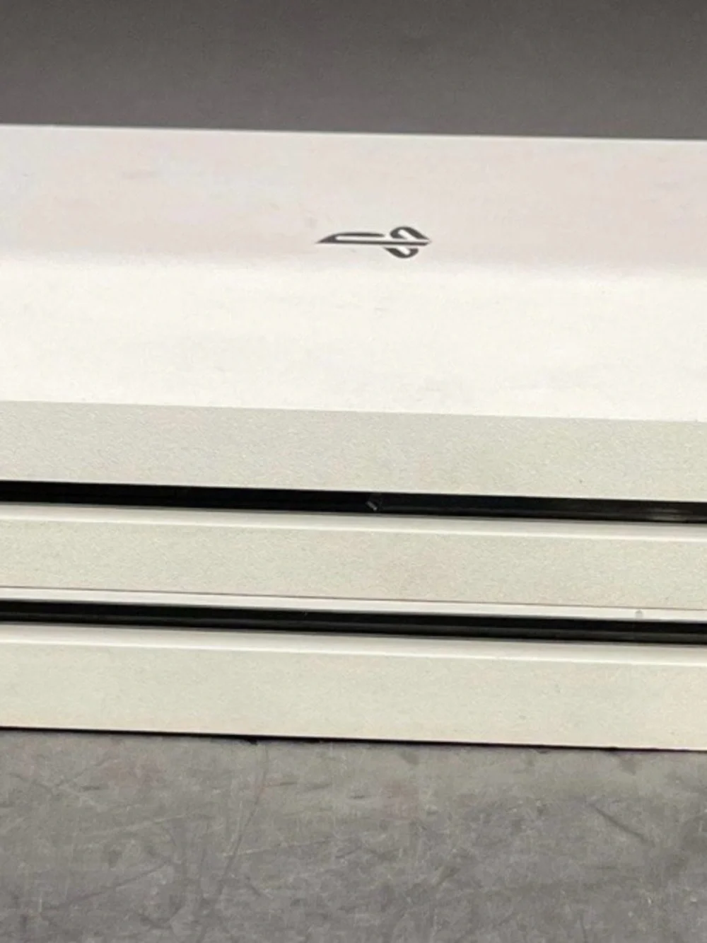 Ps4 pro artic white